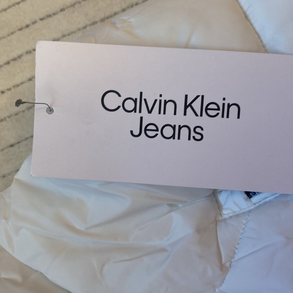 Calving Klein Jeans.Women's White Quilted Hooded Vest - Picture 8 of 9